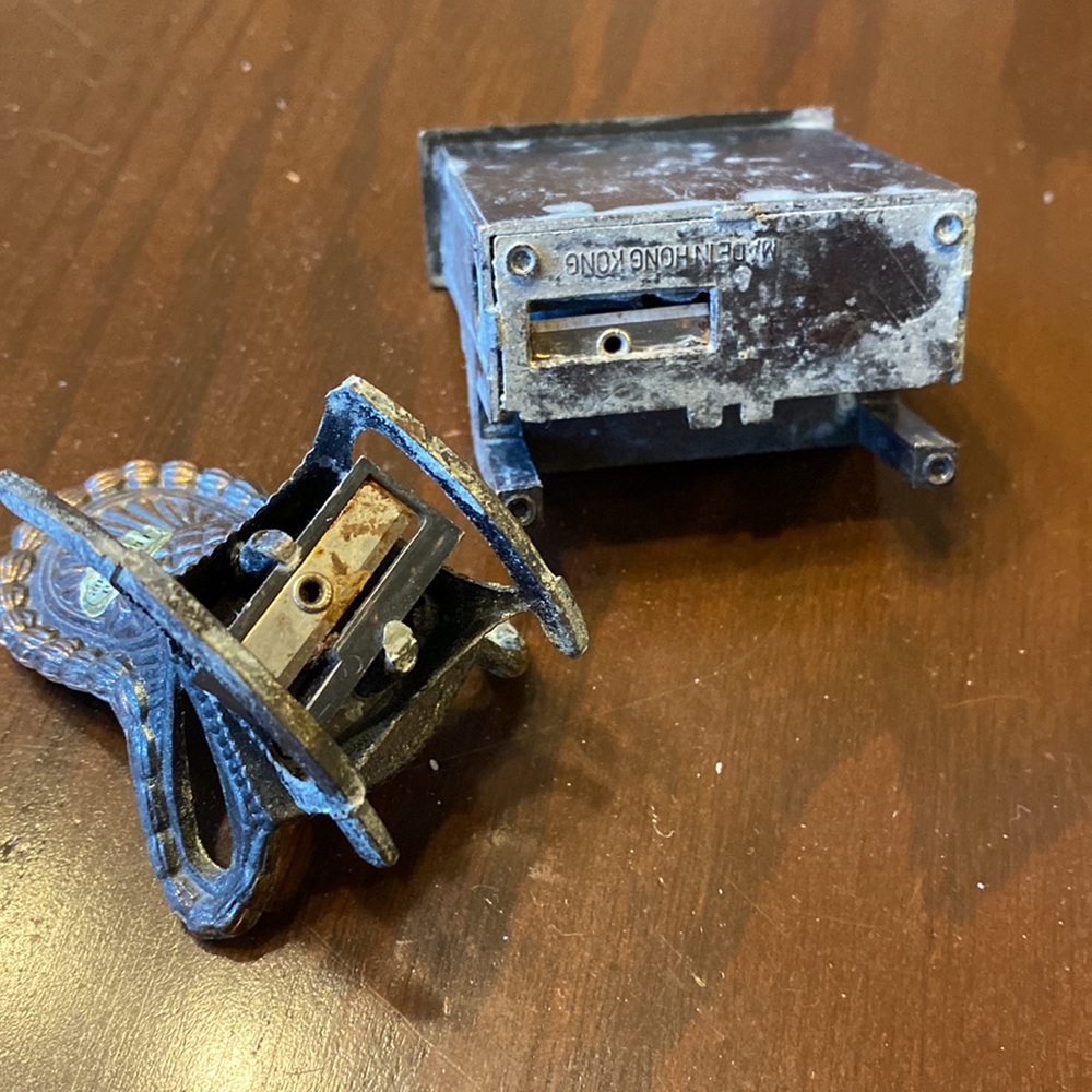 Vintage metal pencil sharpener bundle- piano & rocking chair - Picture 4 of 7